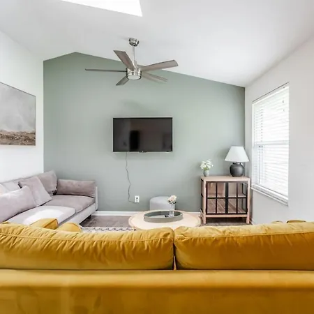Villa Calm And Peaceful 3B King Beds By Liberty Hospital